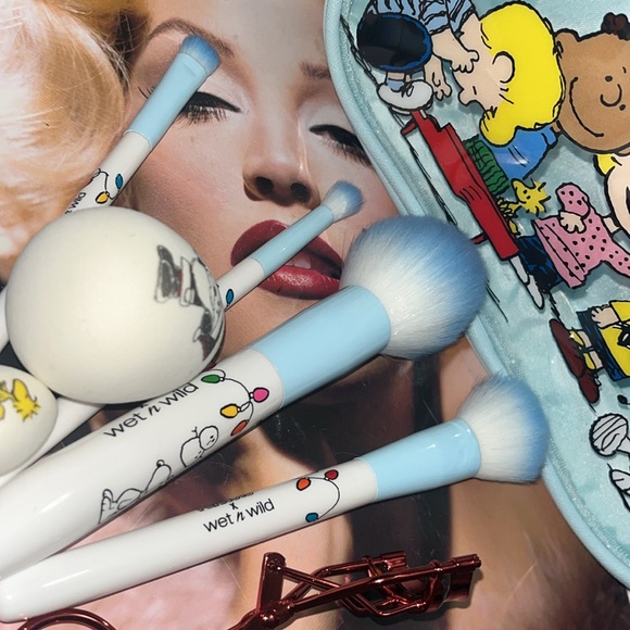 🐶🌲🐶• 🫦 Wet n Wild x PEANUTS x Limited Vibes 🫦